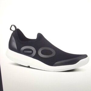 NIB OOFOS Men's OOmg Sport Low Shoe White / Black Size 11